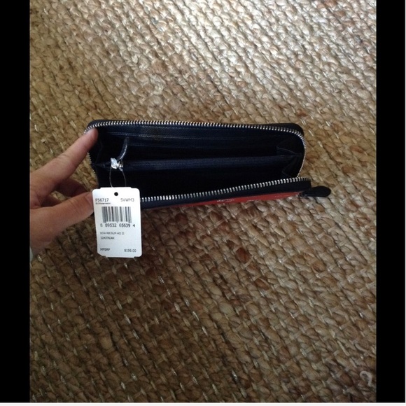 NWT Coach Wallet - Picture 4 of 7